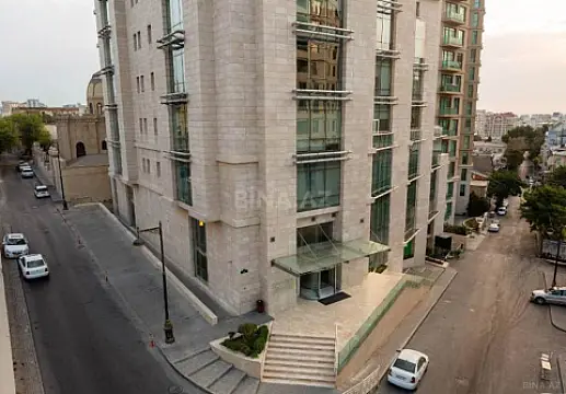 Satılır 5 otaqlı mənzil 359 m²
