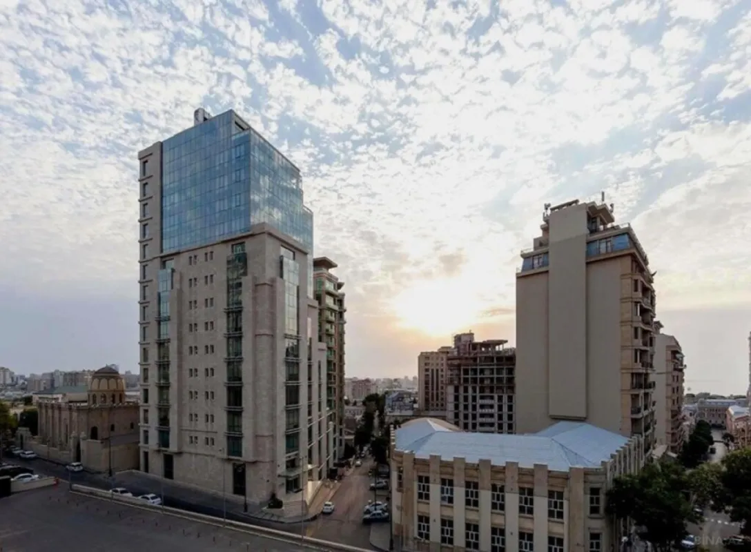 Satılır 5 otaqlı mənzil 359 m²