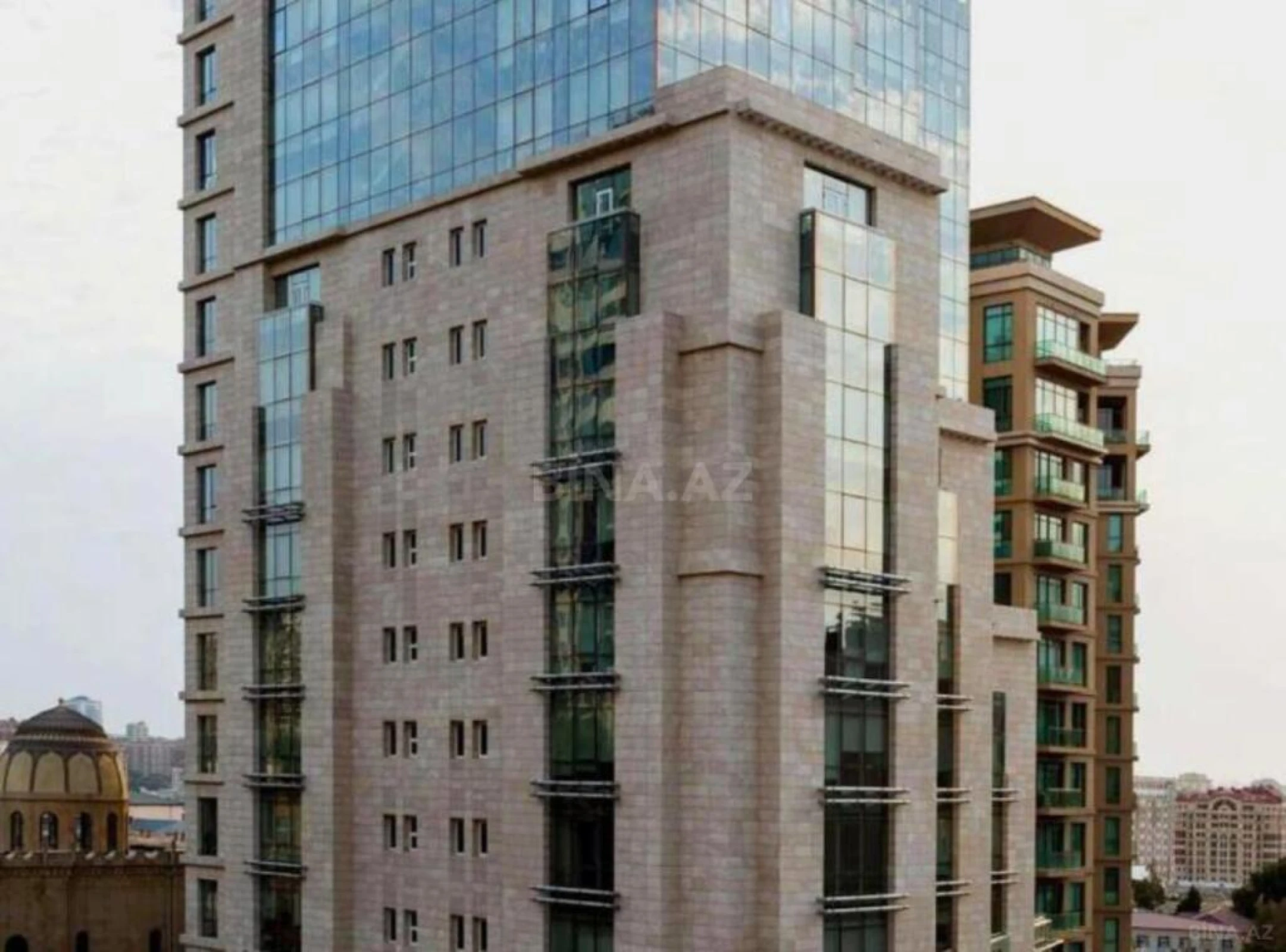 Satılır 5 otaqlı mənzil 359 m²