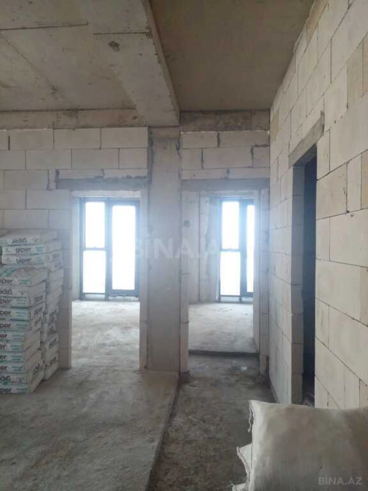 Satılır 4 otaqlı mənzil 144 m²