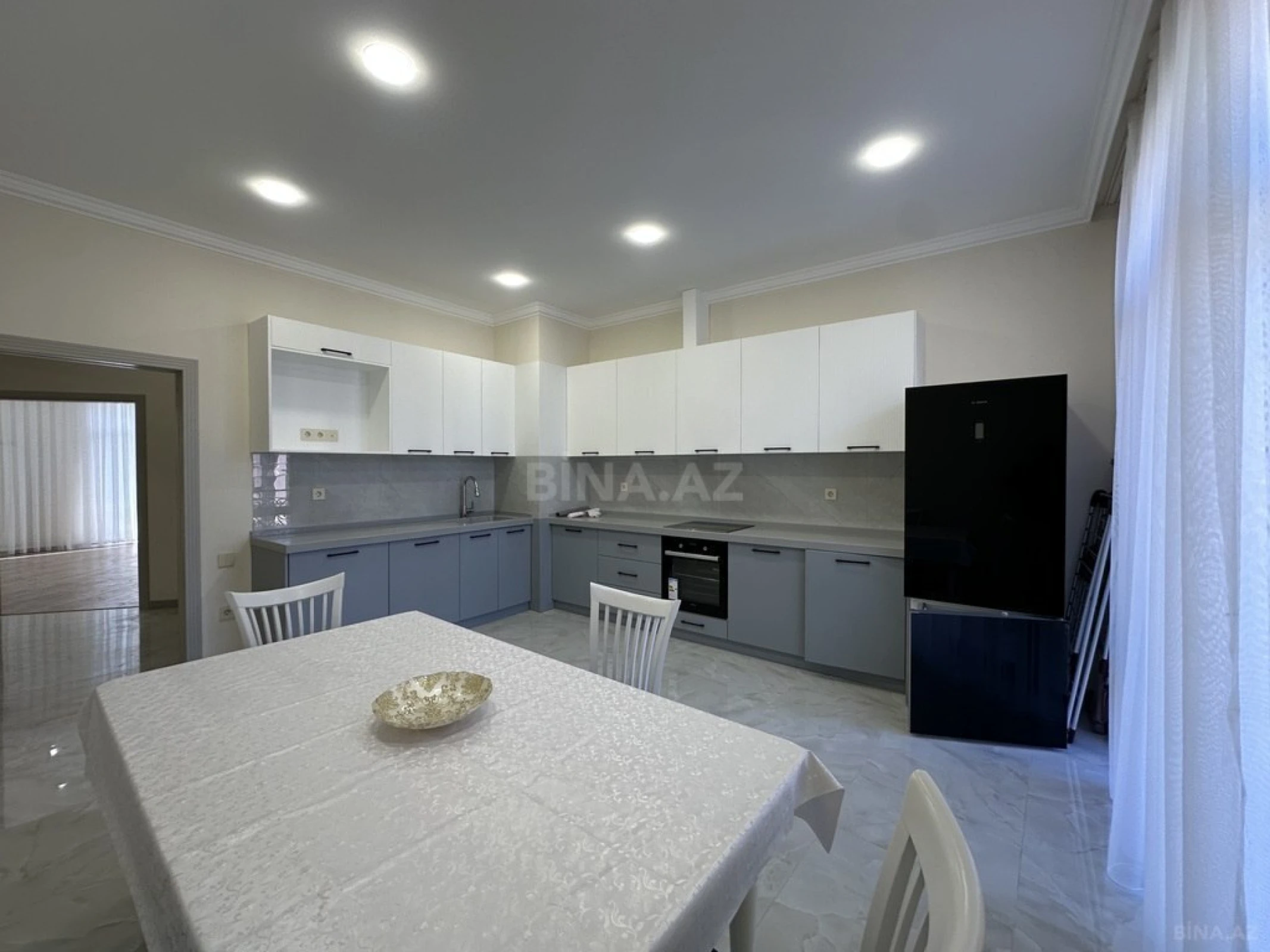 Kirayə verilir 3 otaqlı mənzil 135 m²