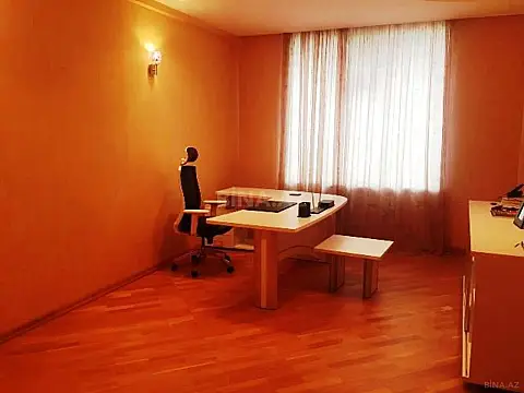 Satılır 4 otaqlı mənzil 300 m²