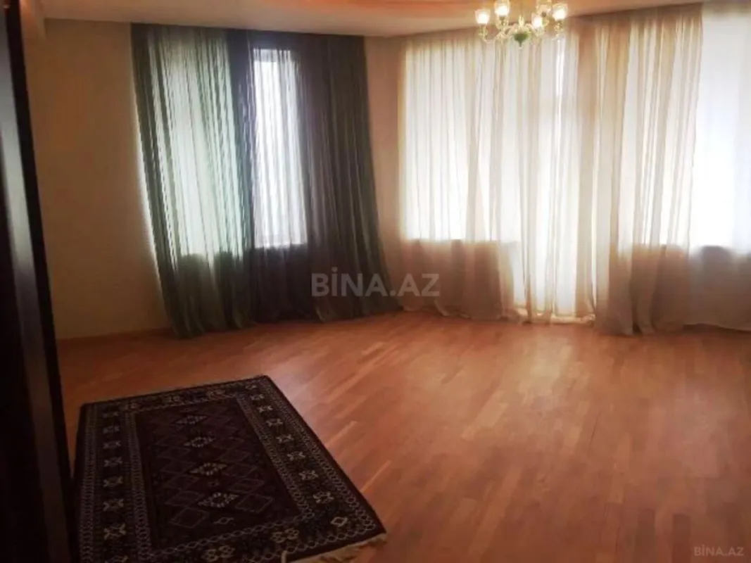 Satılır 4 otaqlı mənzil 300 m²