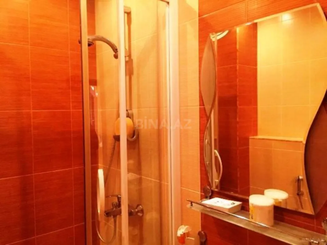 Satılır 4 otaqlı mənzil 300 m²