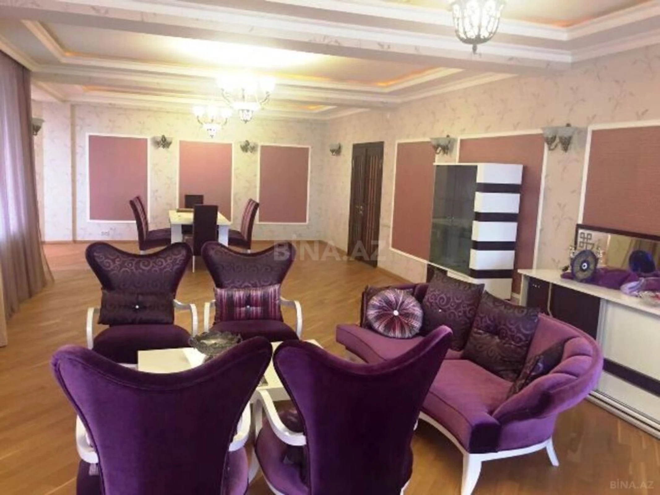 Satılır 4 otaqlı mənzil 300 m²