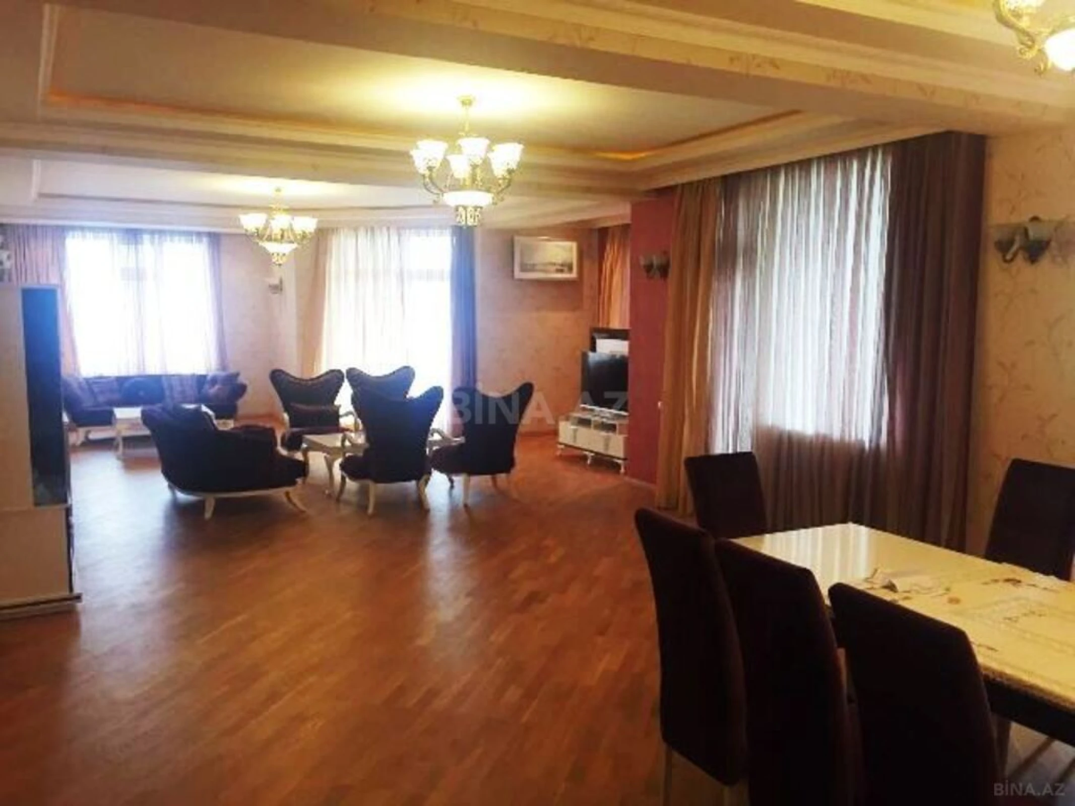 Satılır 4 otaqlı mənzil 300 m²