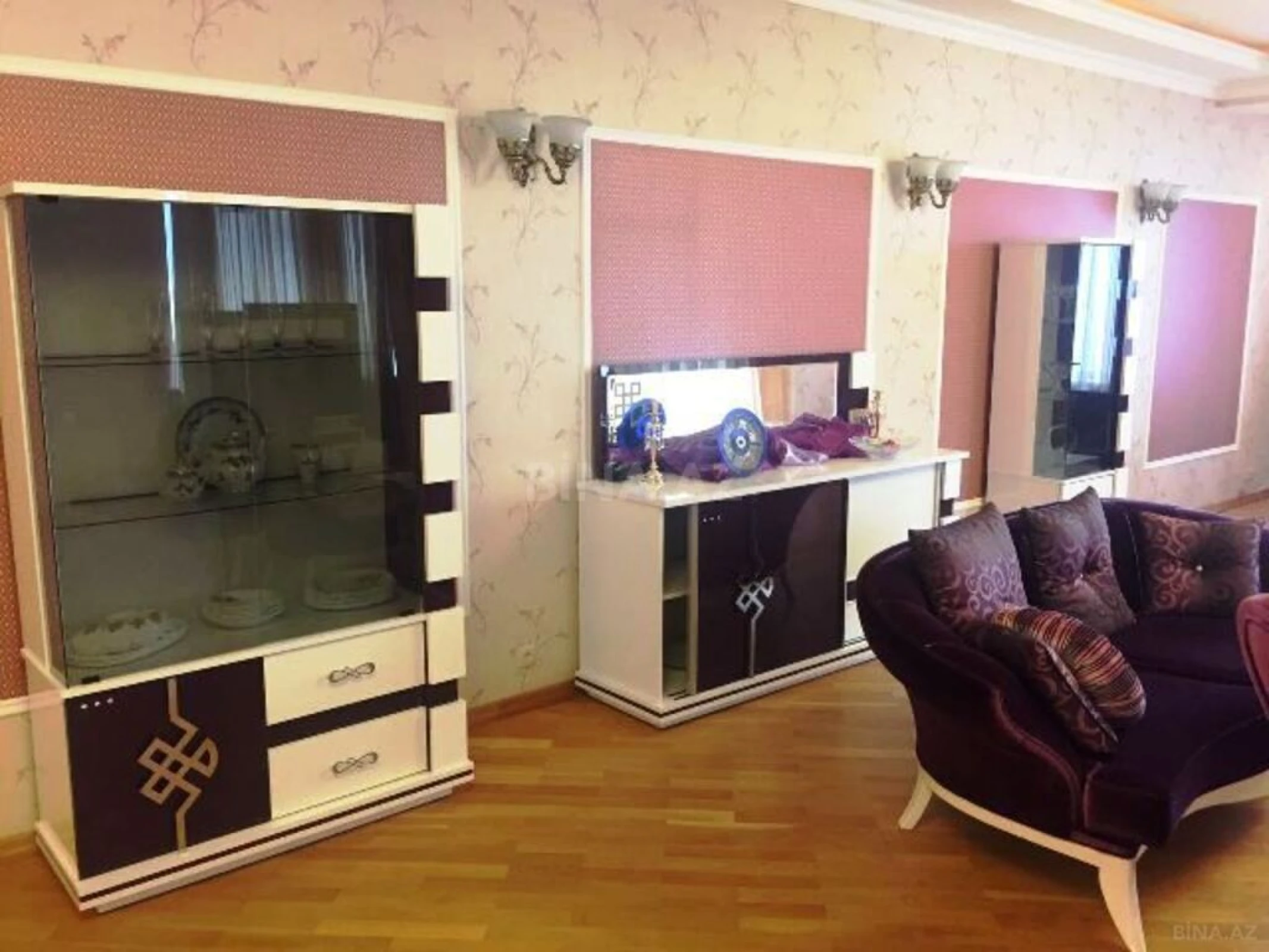 Satılır 4 otaqlı mənzil 300 m²