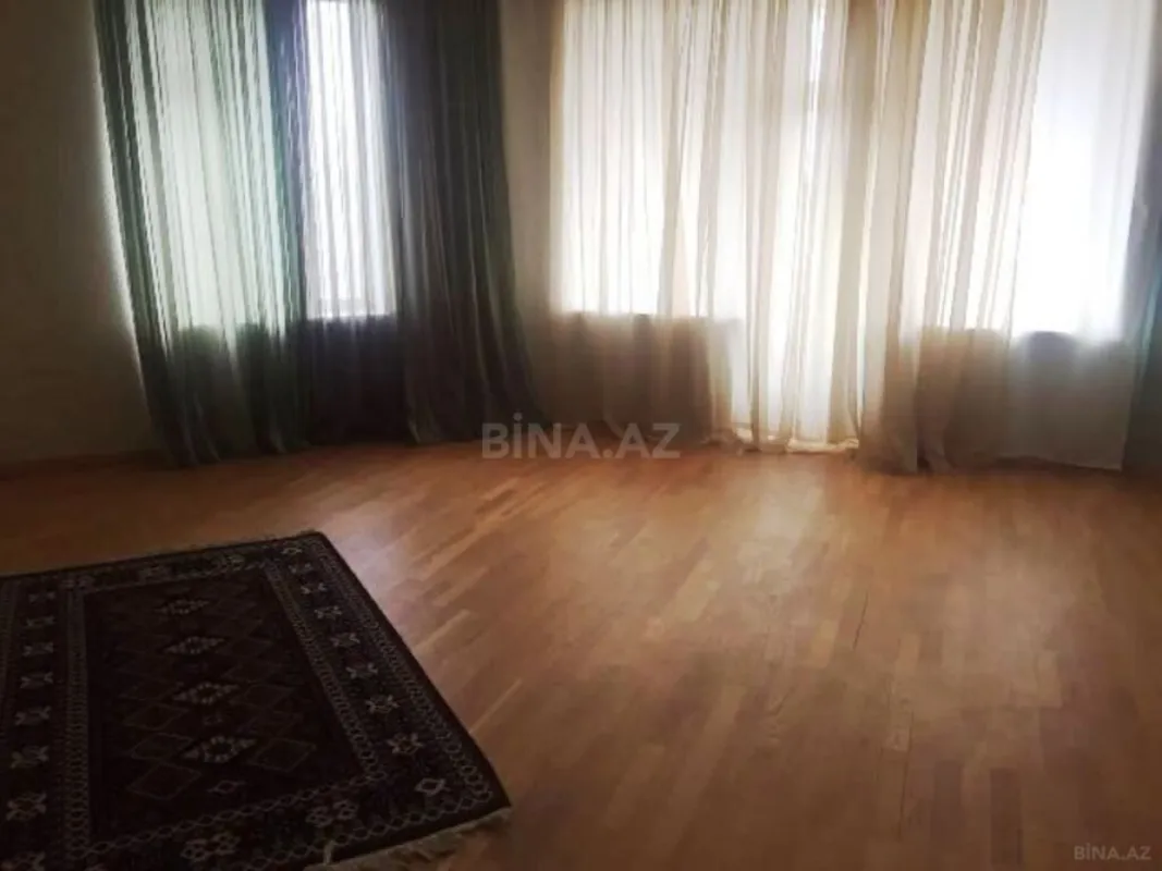 Satılır 4 otaqlı mənzil 300 m²