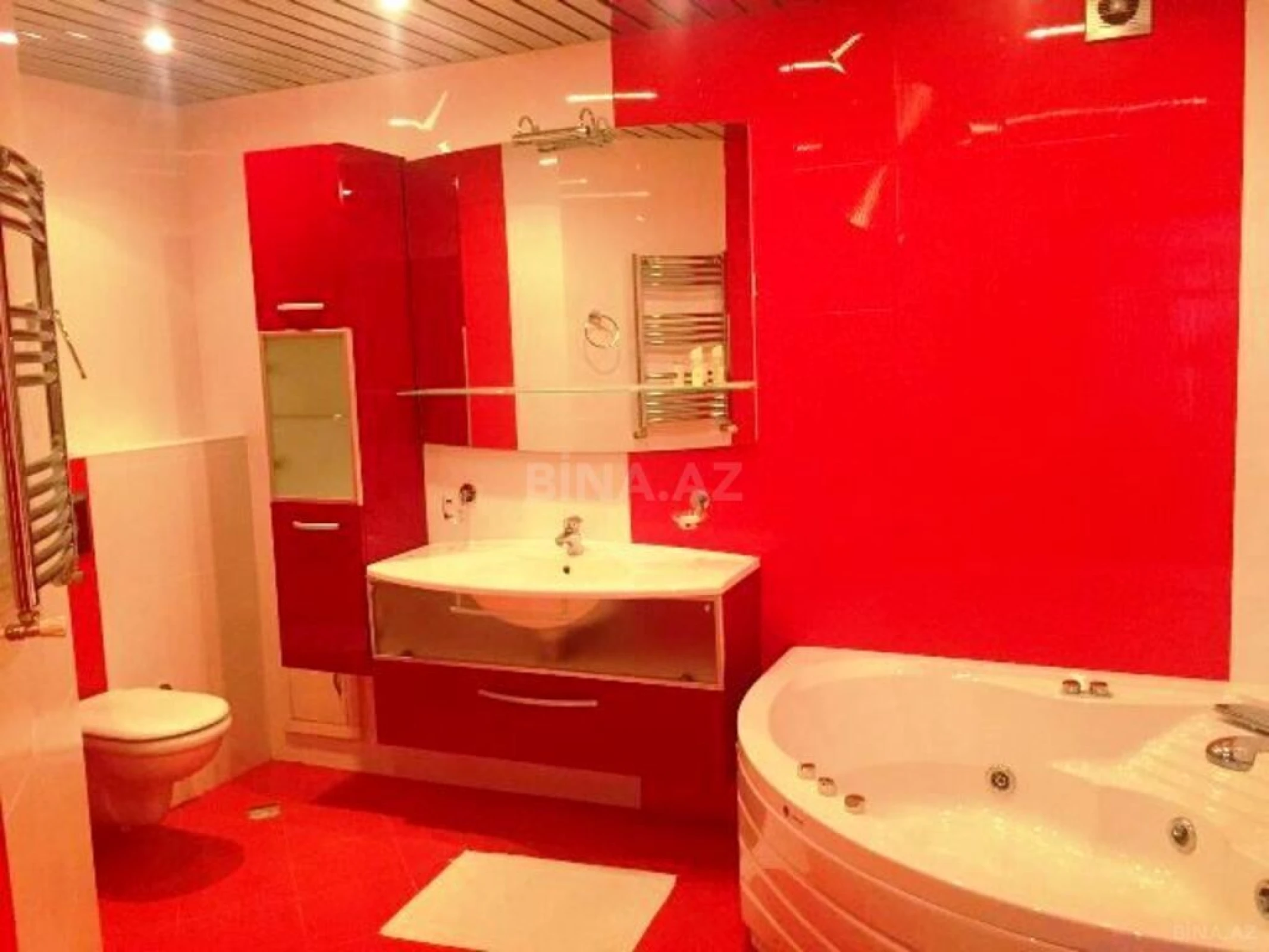 Satılır 4 otaqlı mənzil 300 m²