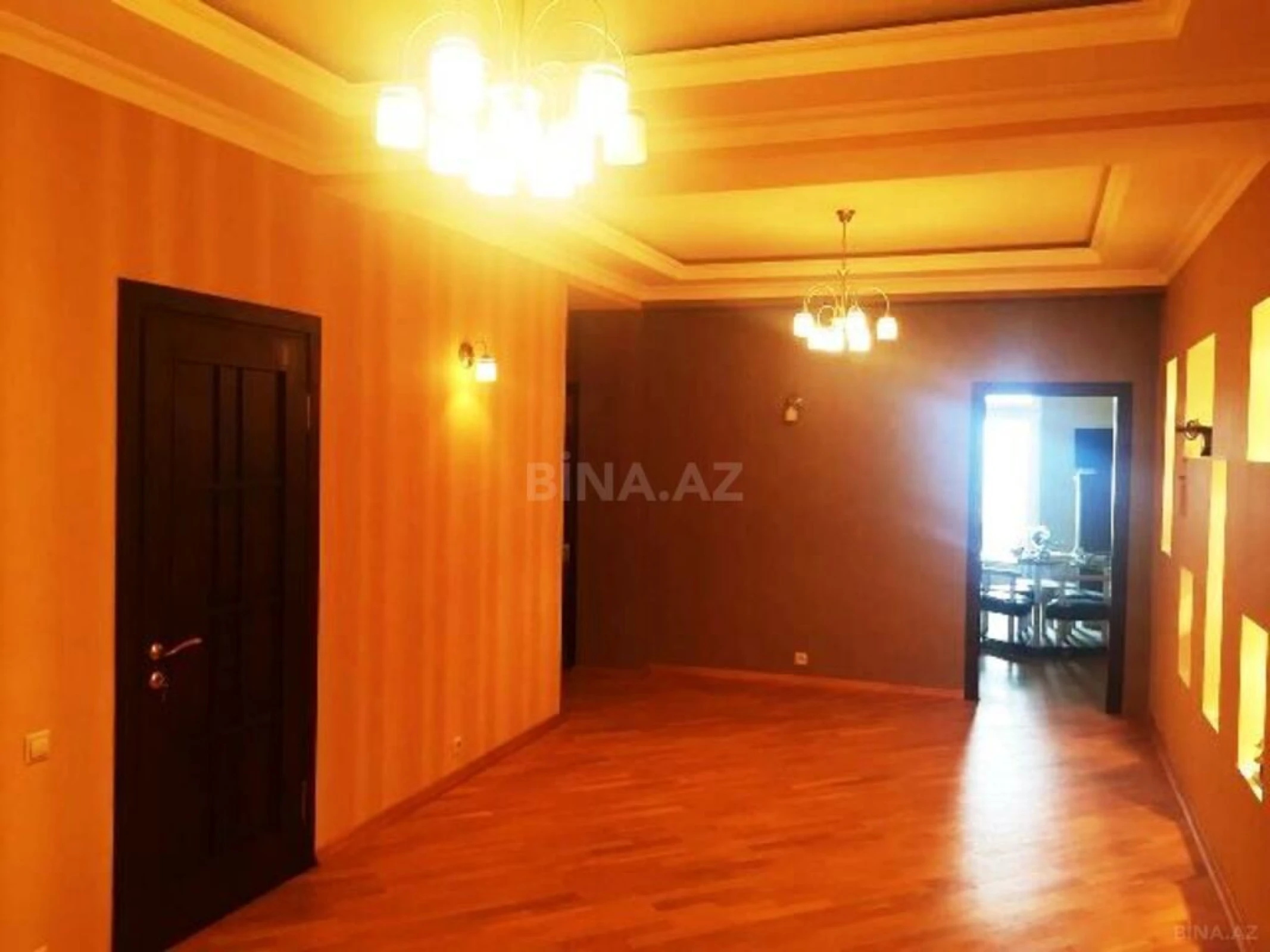 Satılır 4 otaqlı mənzil 300 m²