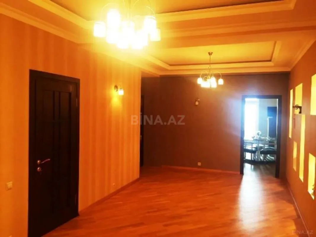 Satılır 4 otaqlı mənzil 300 m²