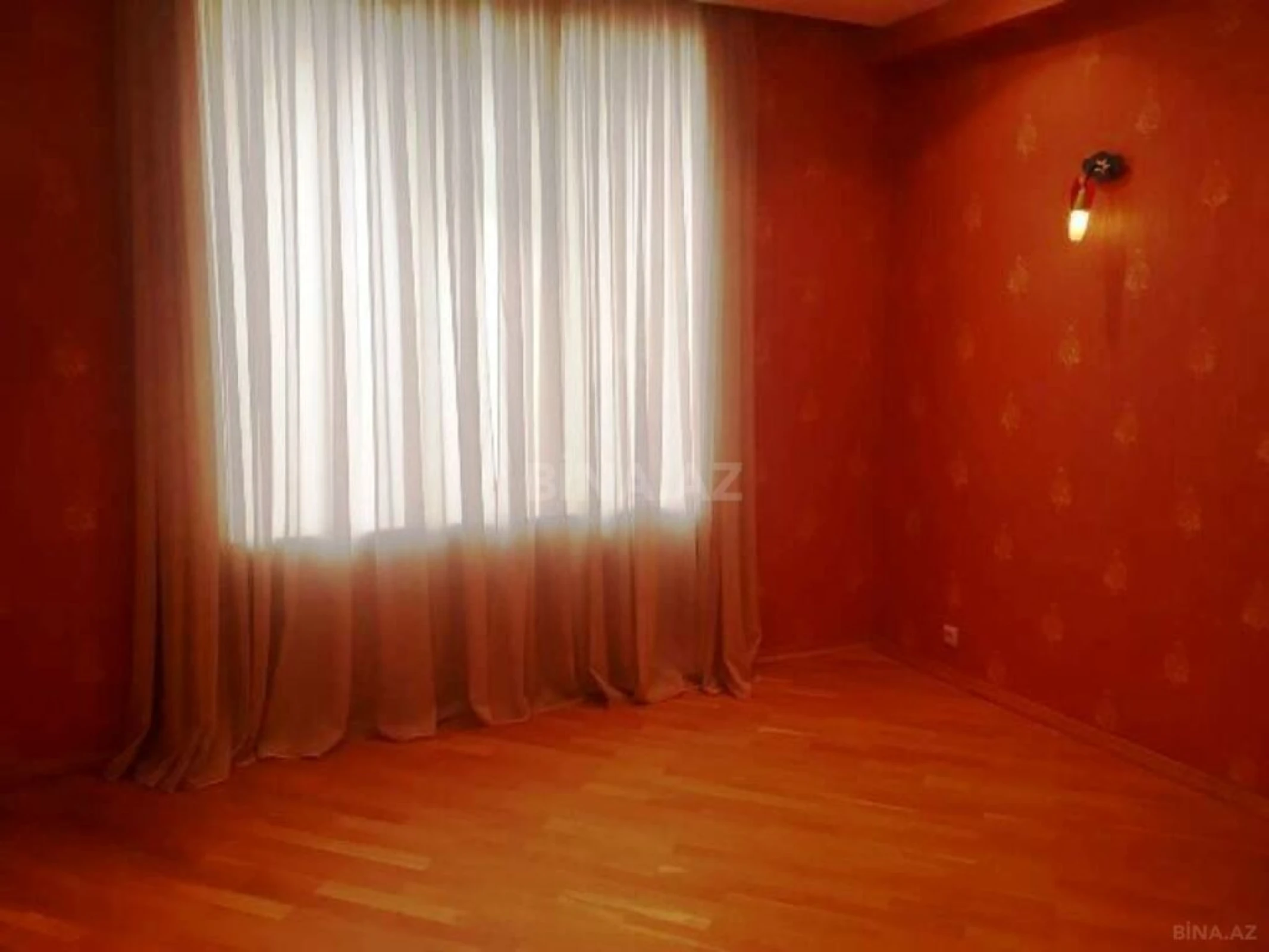Satılır 4 otaqlı mənzil 300 m²