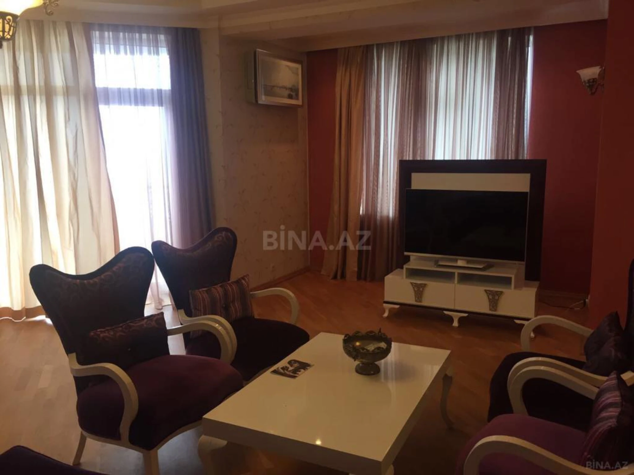 Satılır 4 otaqlı mənzil 300 m²