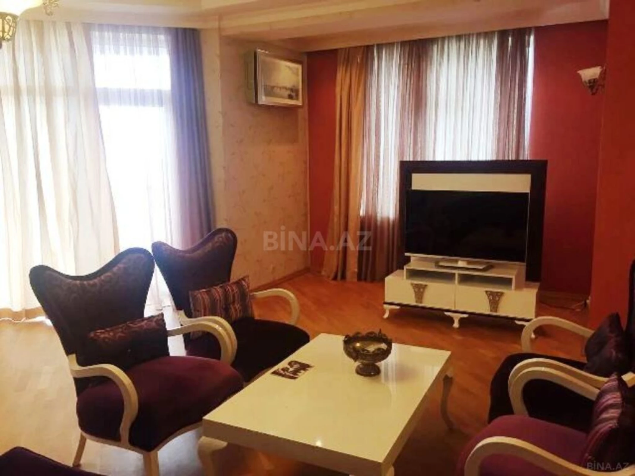 Satılır 4 otaqlı mənzil 300 m²