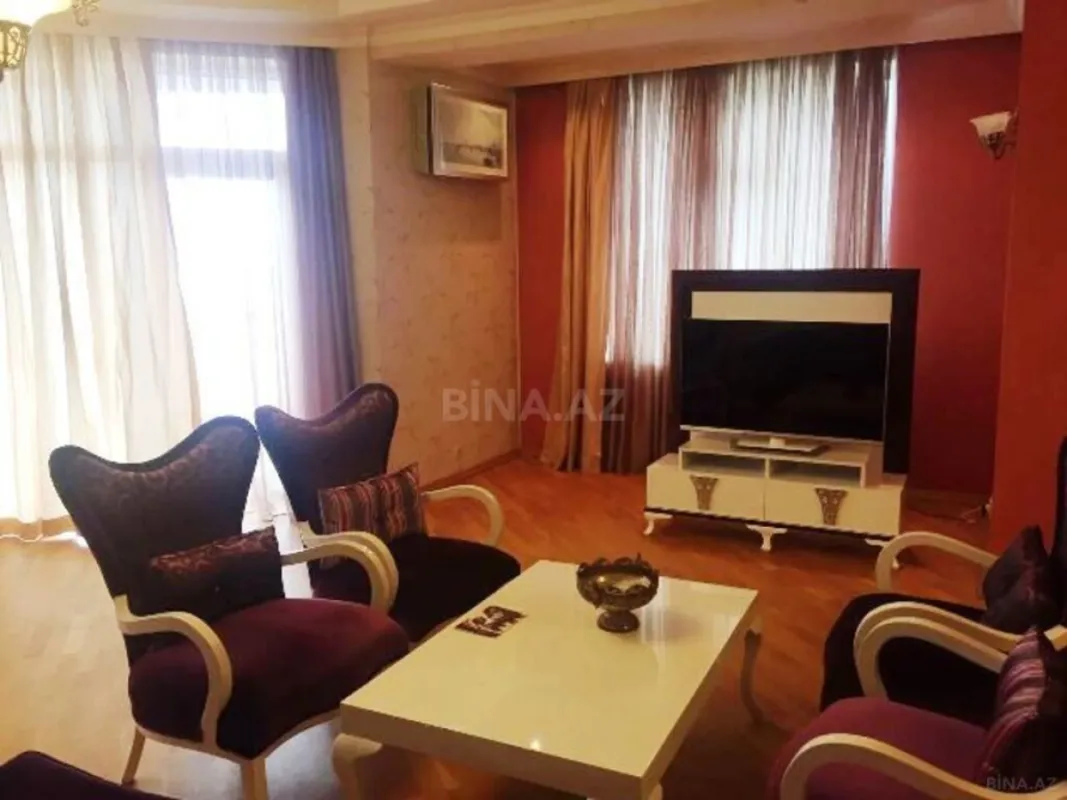 Satılır 4 otaqlı mənzil 300 m²