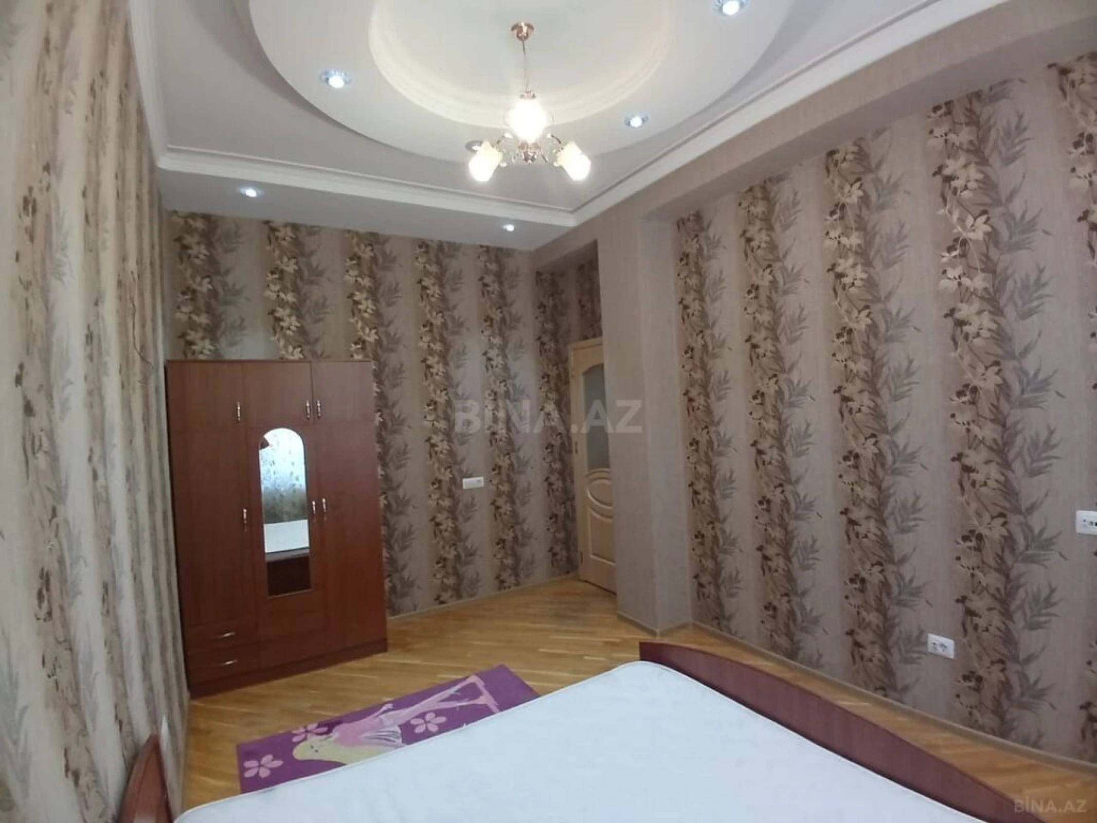 Kirayə verilir 3 otaqlı mənzil 130 m²