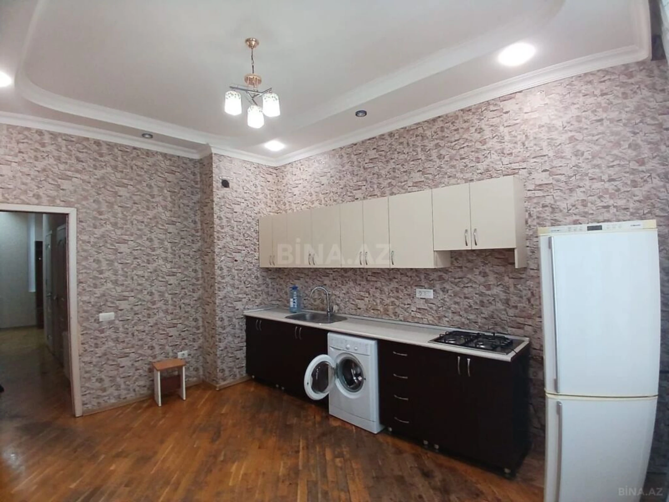 Kirayə verilir 3 otaqlı mənzil 130 m²