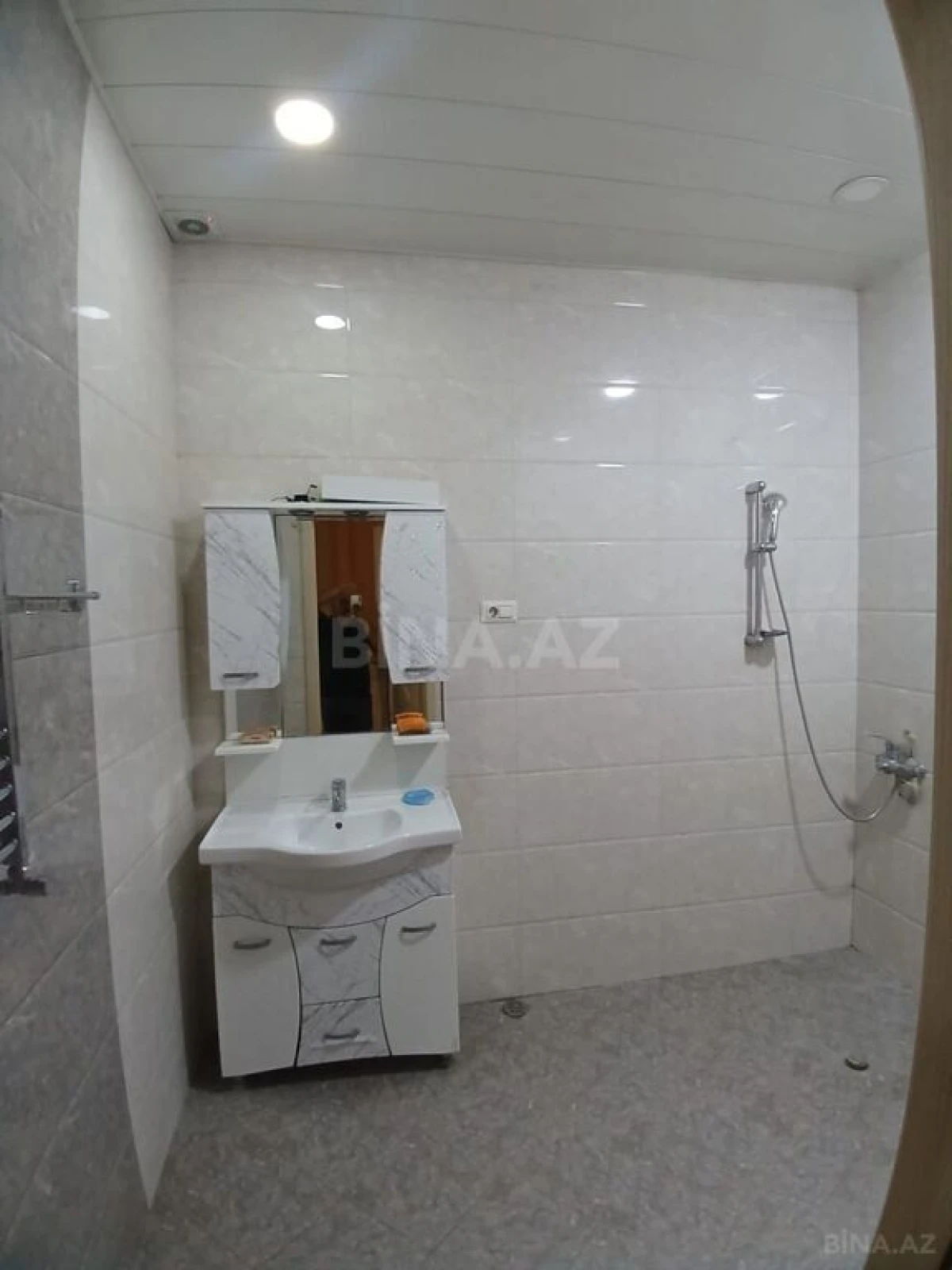 Kirayə verilir 3 otaqlı mənzil 130 m²