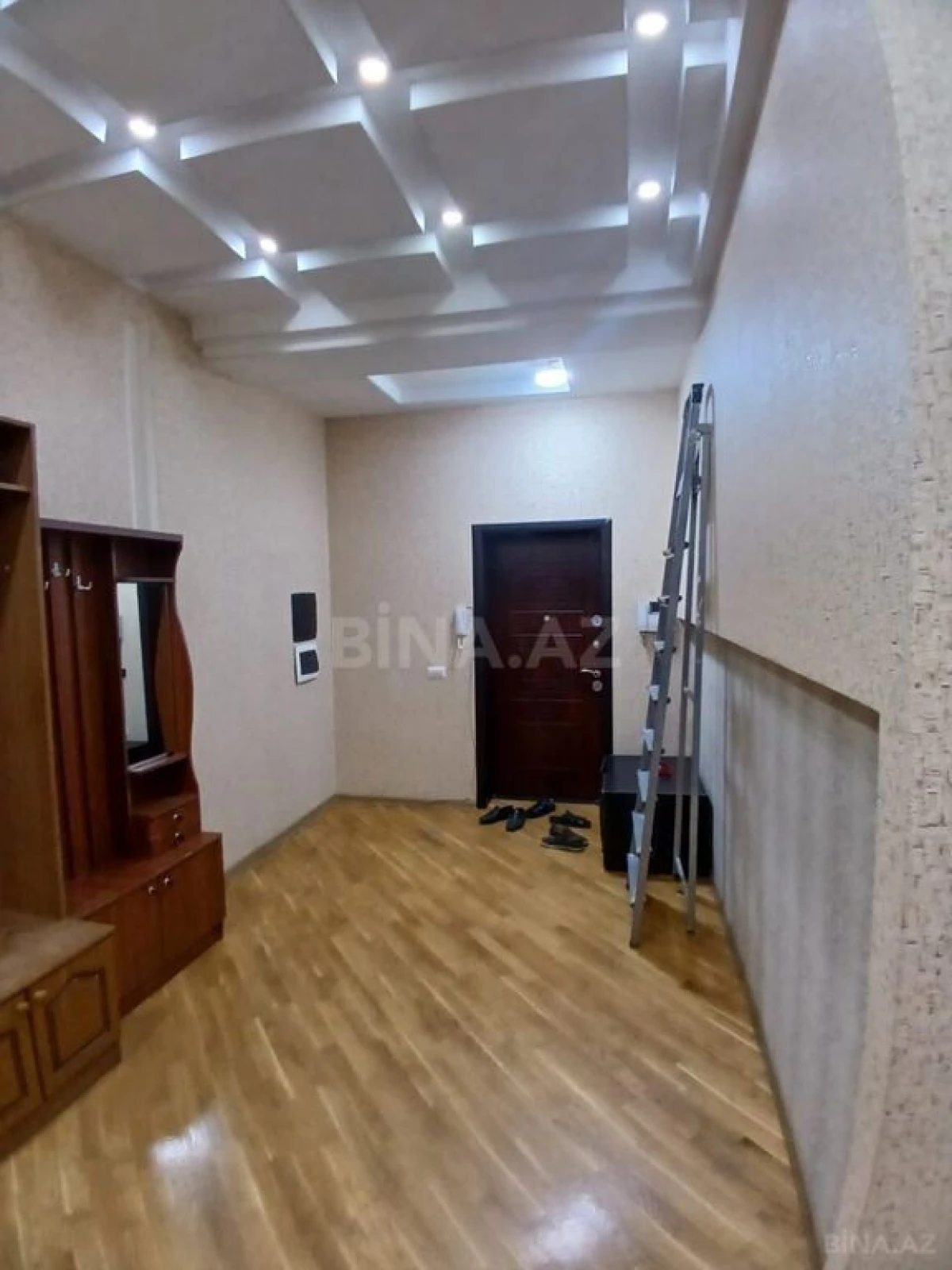 Kirayə verilir 3 otaqlı mənzil 130 m²