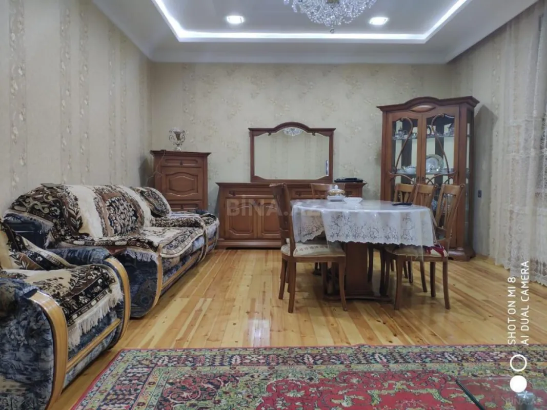 Satılır 5 otaqlı həyət evi 383 m²