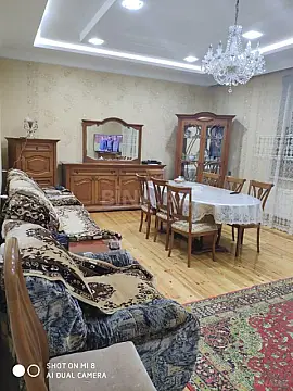 Satılır 5 otaqlı həyət evi 383 m²