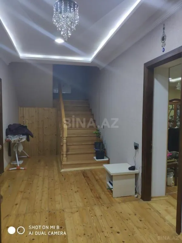 Satılır 5 otaqlı həyət evi 383 m²