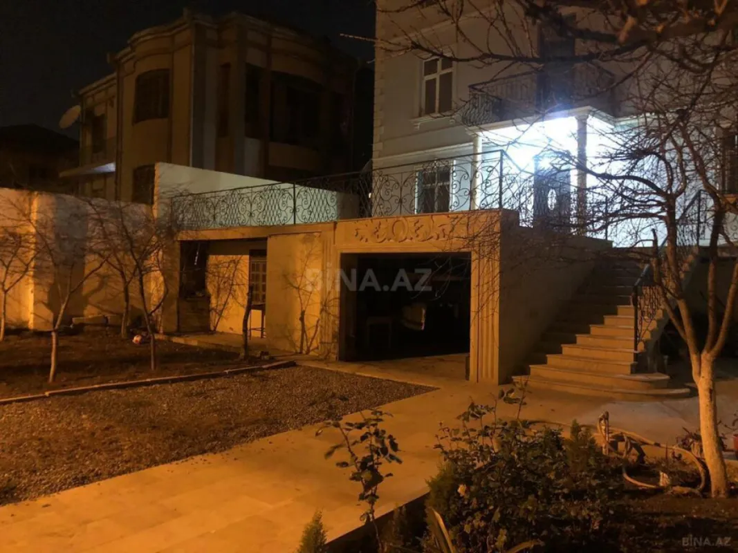 Satılır 5 otaqlı həyət evi 383 m²