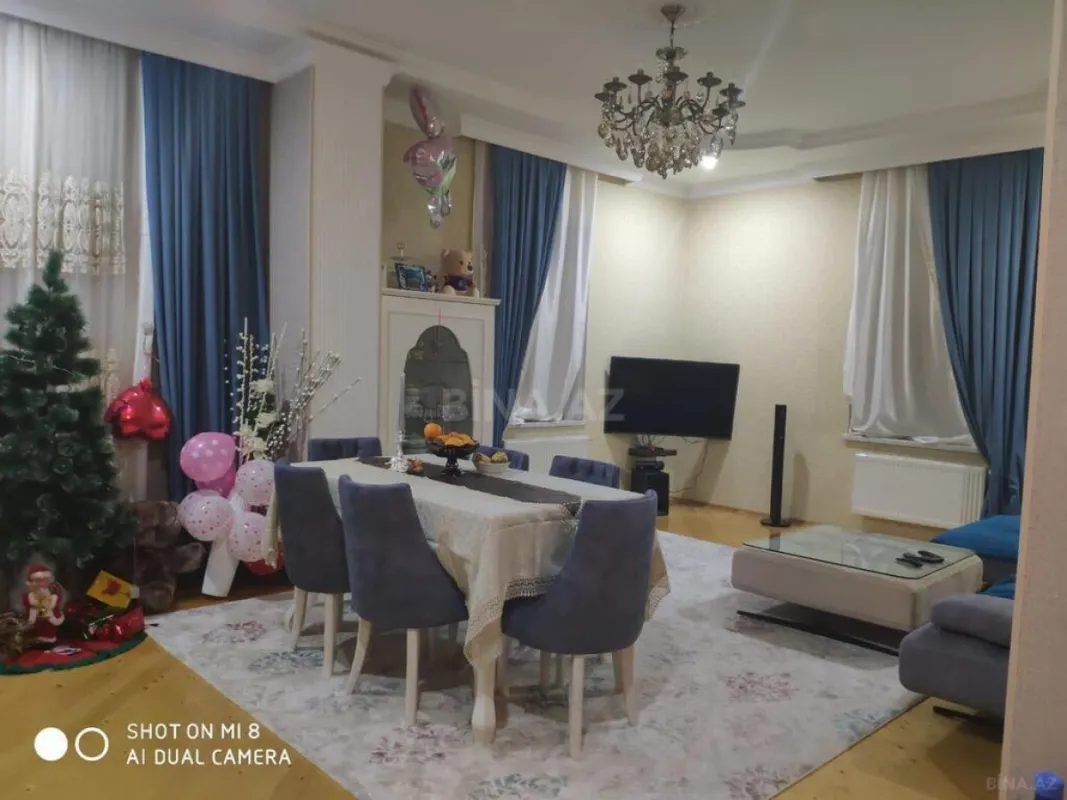 Satılır 5 otaqlı həyət evi 383 m²