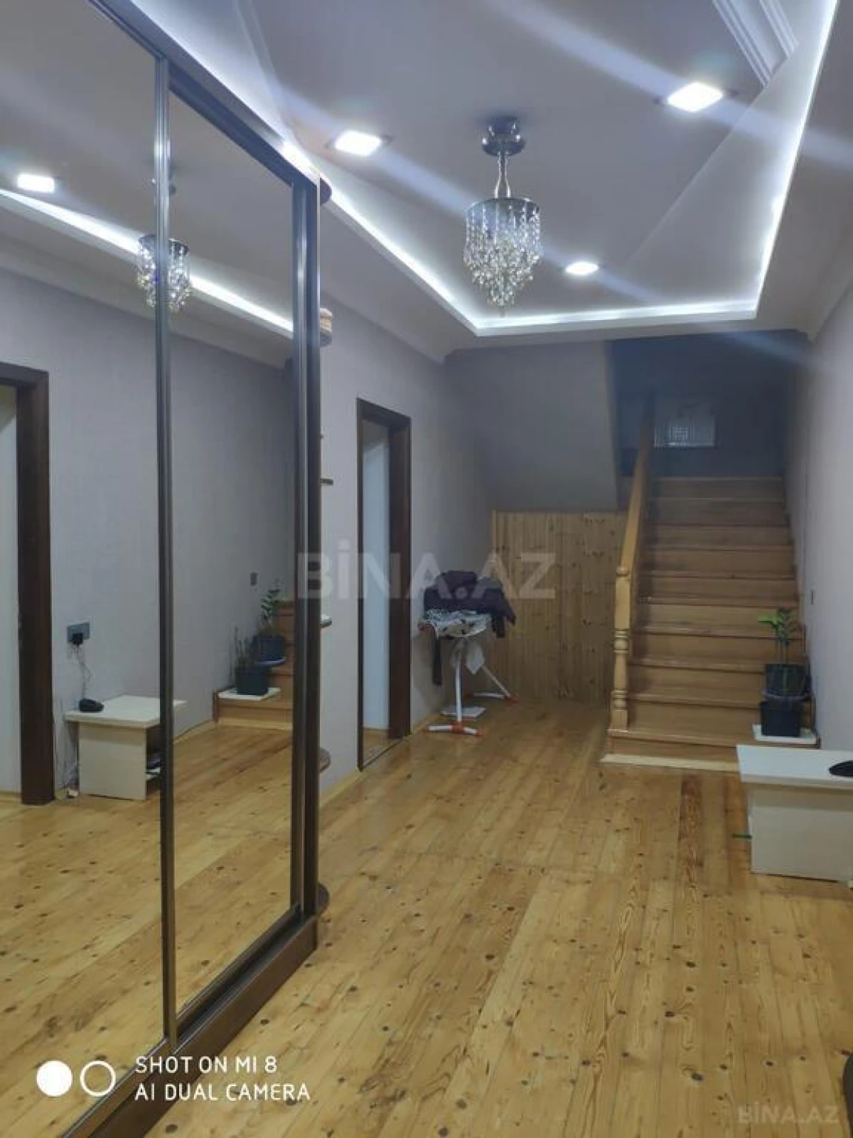 Satılır 5 otaqlı həyət evi 383 m²