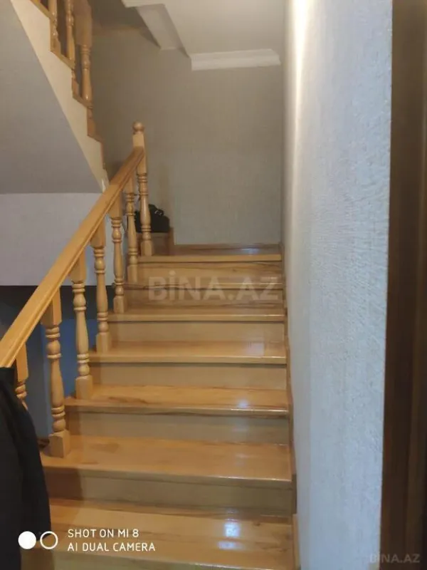 Satılır 5 otaqlı həyət evi 383 m²