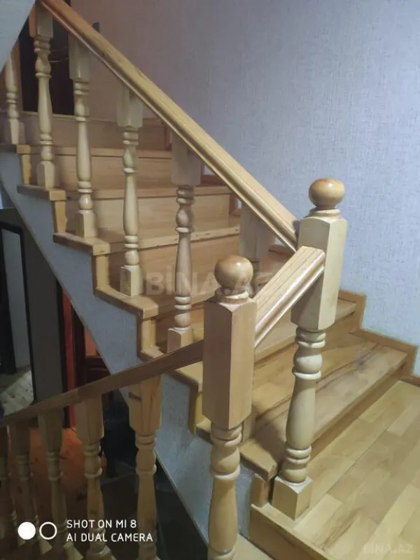 Satılır 5 otaqlı həyət evi 383 m²