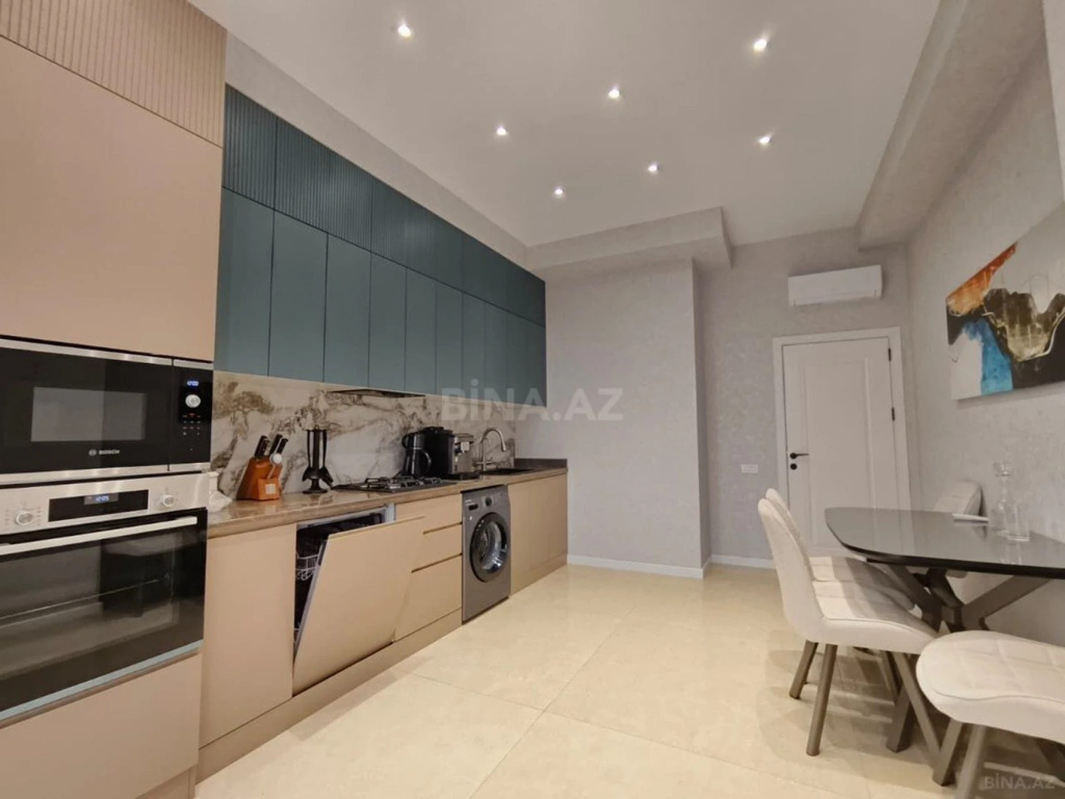 Kirayə verilir 3 otaqlı mənzil 118 m²