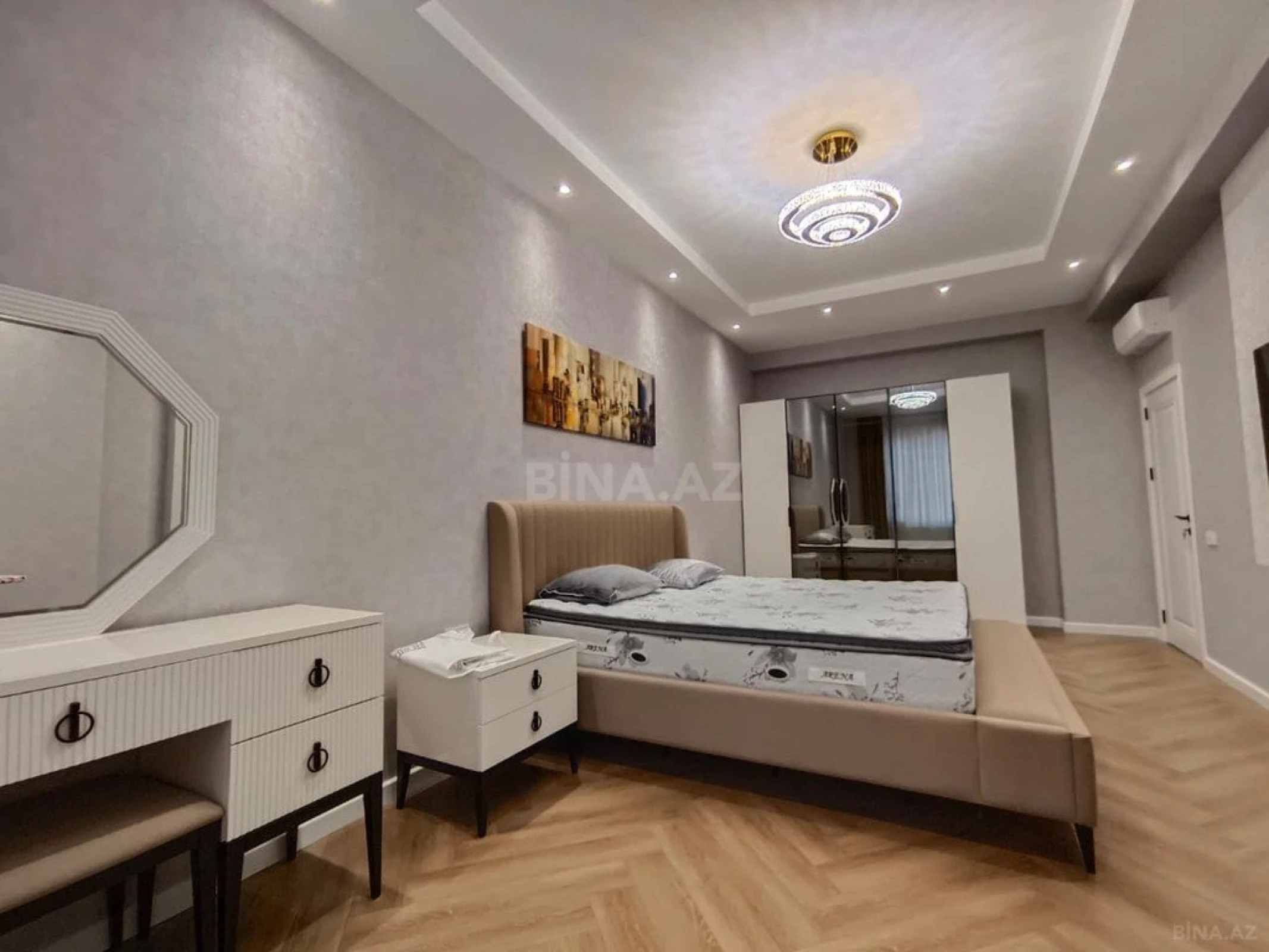 Kirayə verilir 3 otaqlı mənzil 118 m²