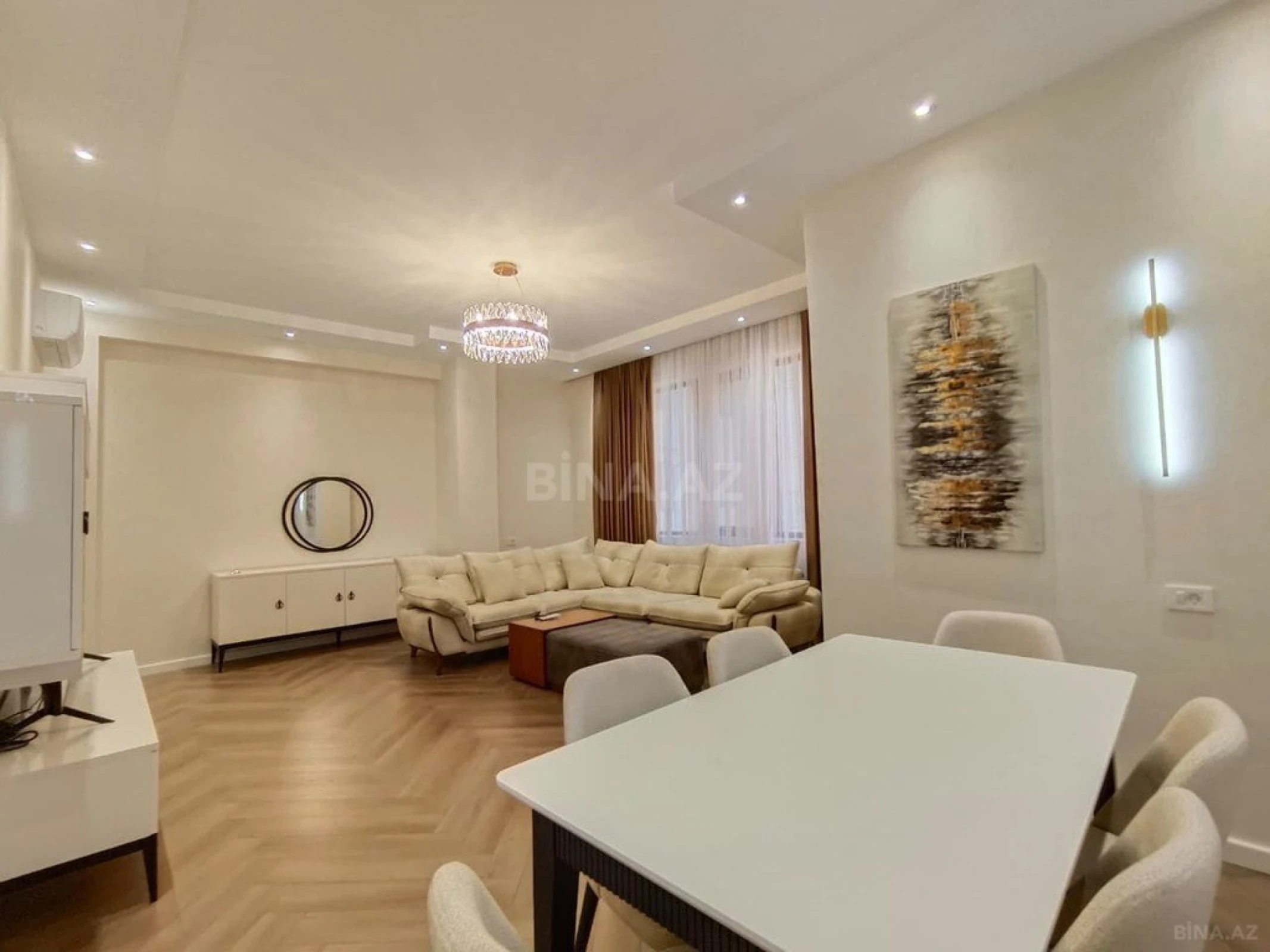 Kirayə verilir 3 otaqlı mənzil 118 m²