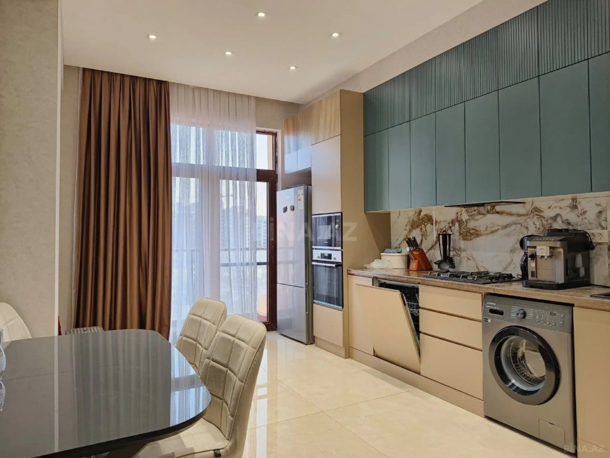 Kirayə verilir 3 otaqlı mənzil 118 m²