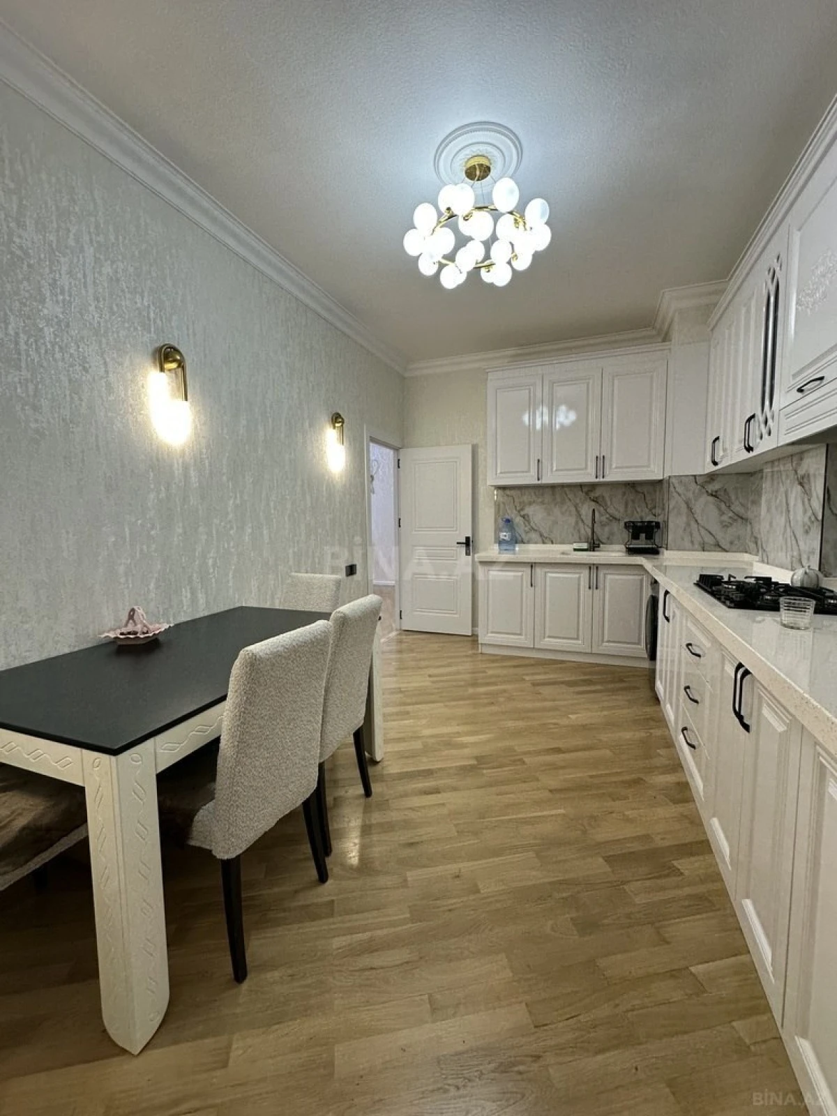 Satılır 3 otaqlı mənzil 125 m²