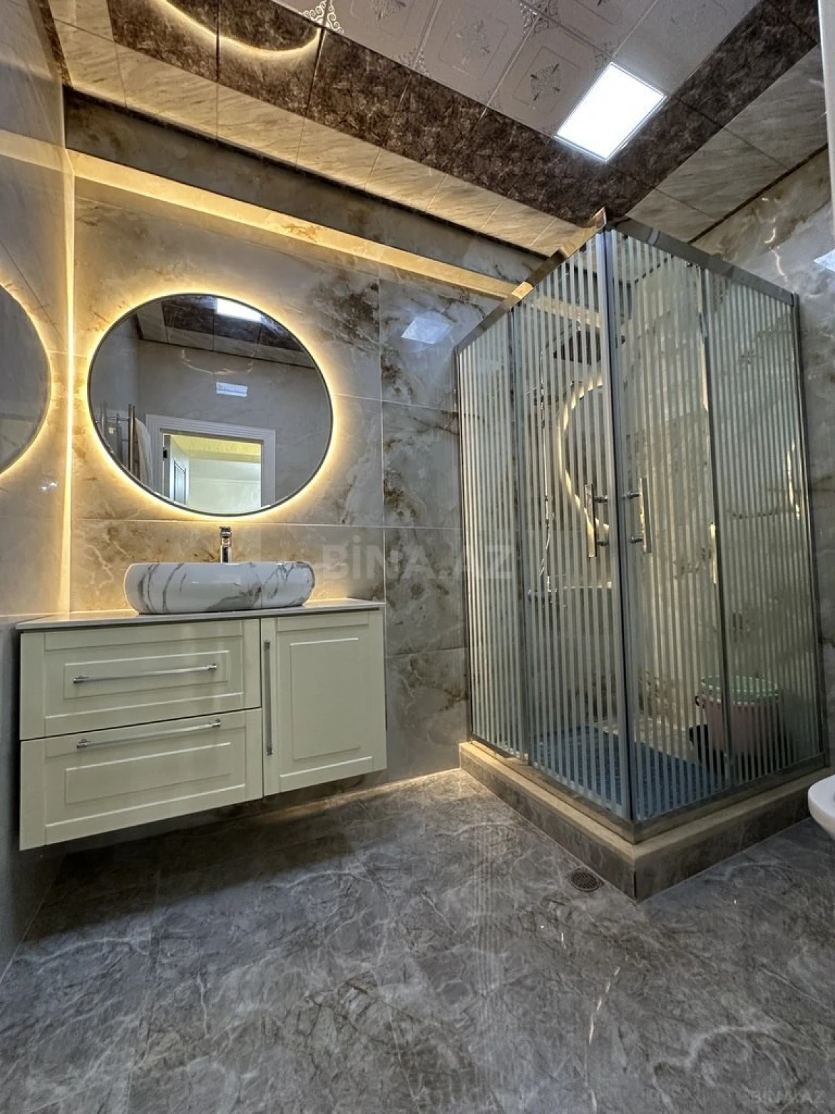 Satılır 3 otaqlı mənzil 125 m²