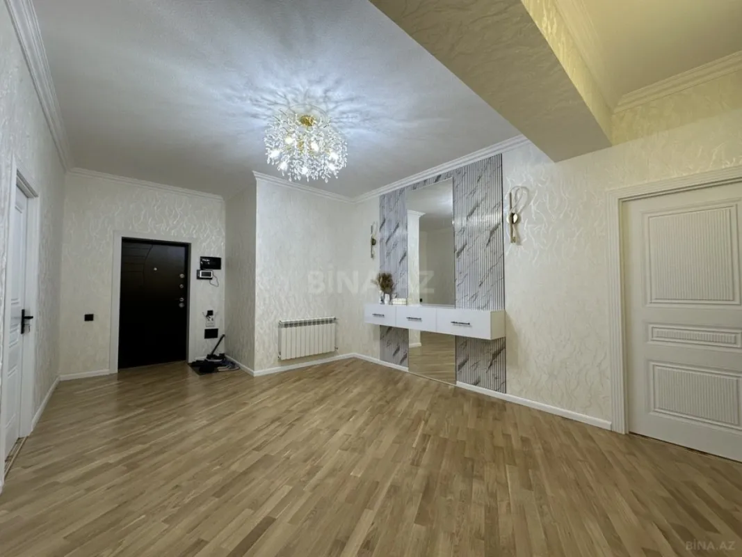 Satılır 3 otaqlı mənzil 125 m²
