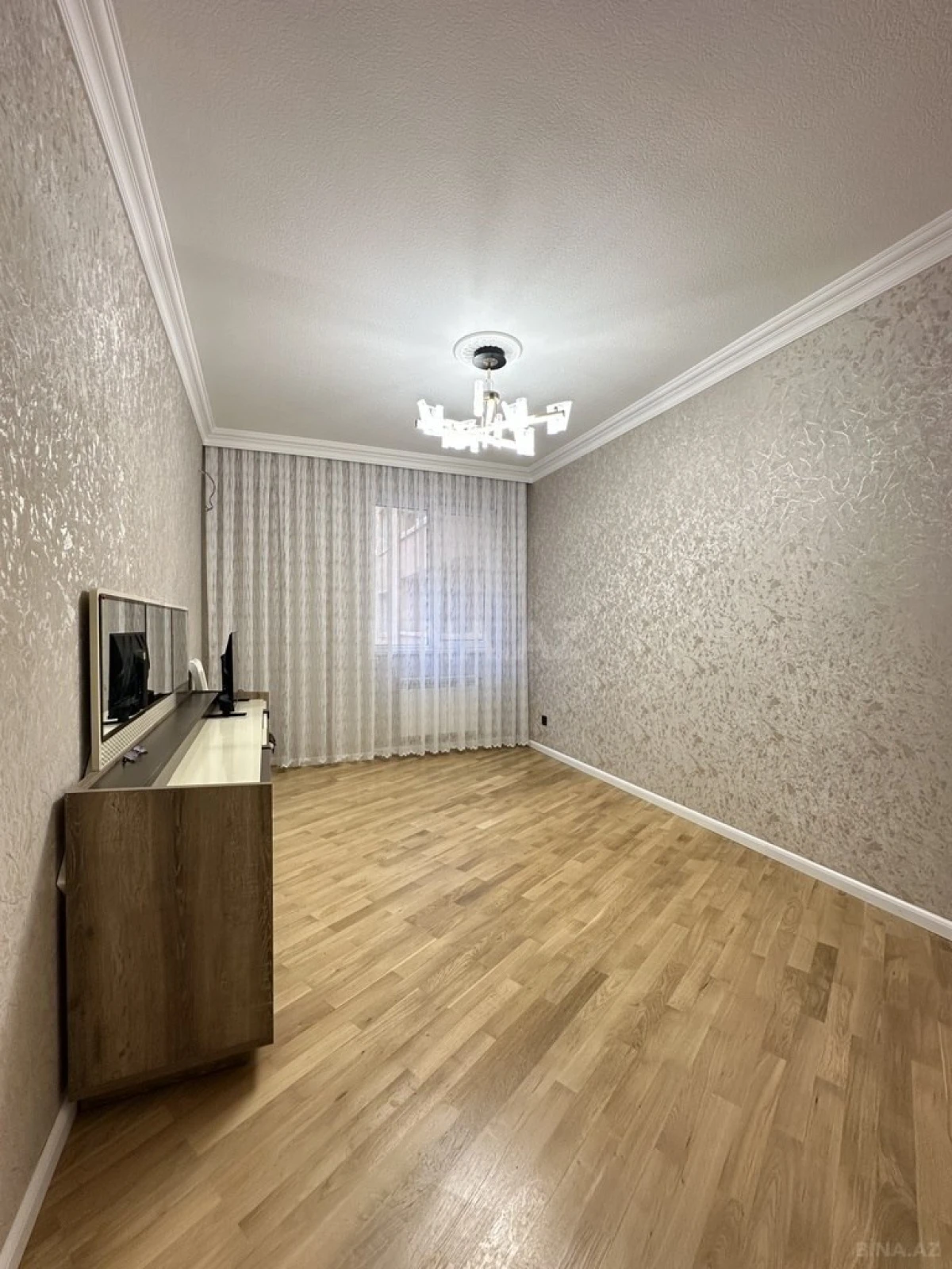 Satılır 3 otaqlı mənzil 125 m²