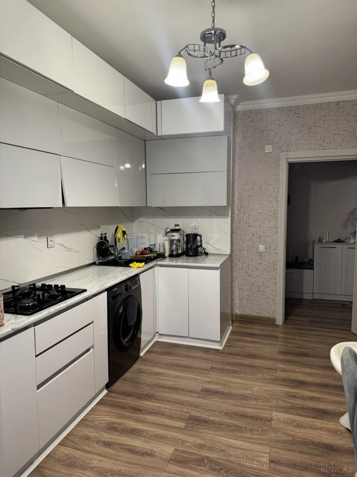 Satılır 4 otaqlı mənzil 101 m²