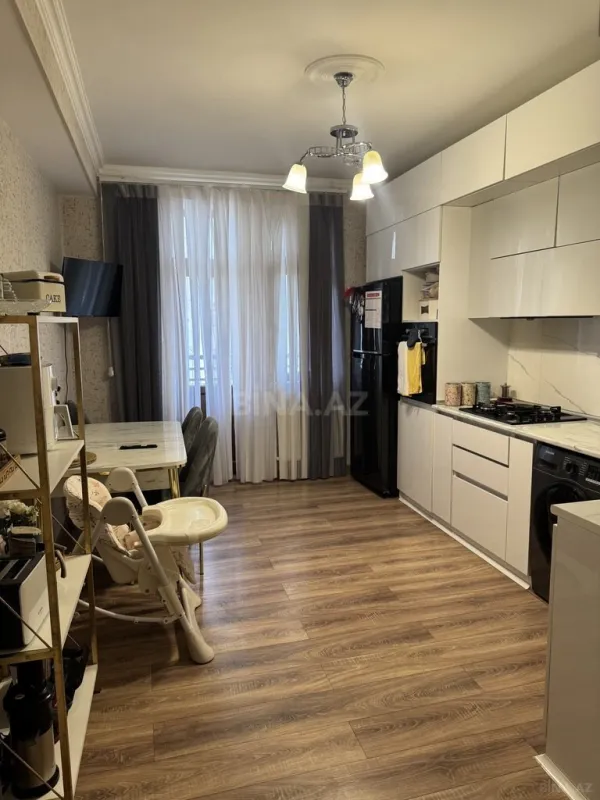 Satılır 4 otaqlı mənzil 101 m²
