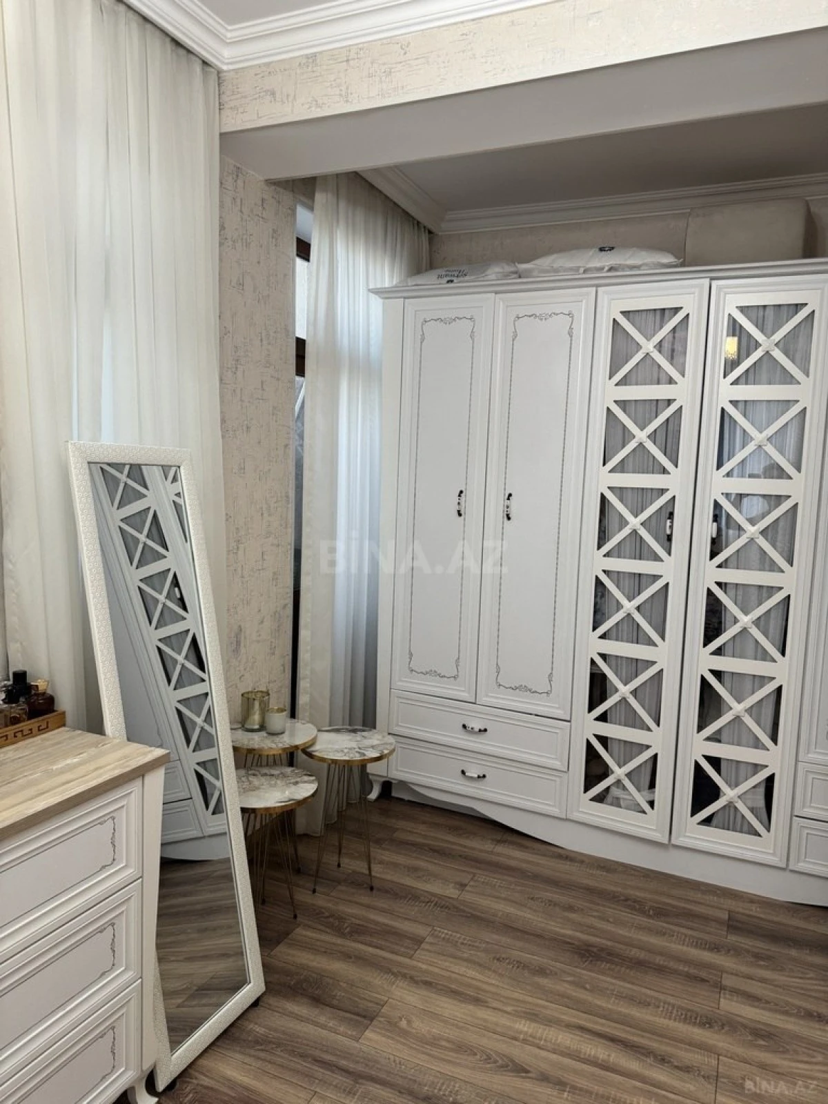 Satılır 4 otaqlı mənzil 101 m²