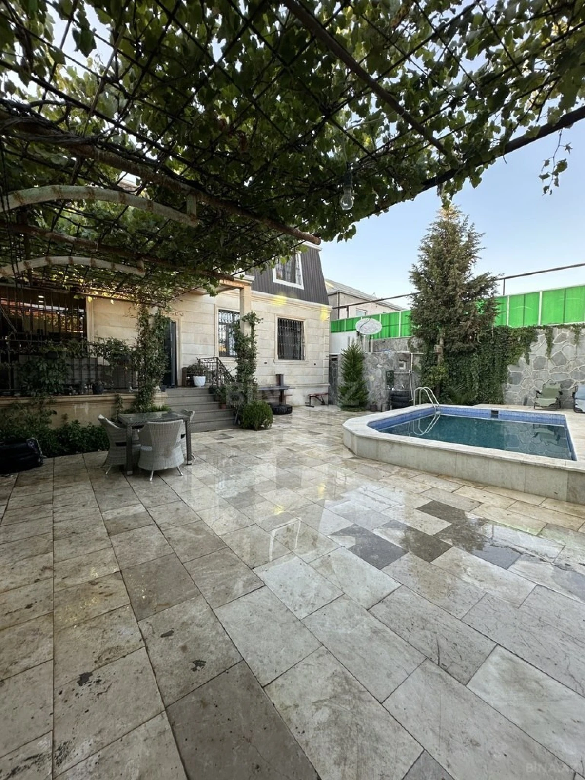 Satılır 4 otaqlı həyət evi 200 m²