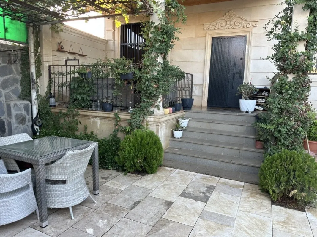 Satılır 4 otaqlı həyət evi 200 m²