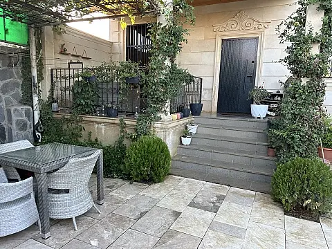 Satılır 4 otaqlı həyət evi 200 m²