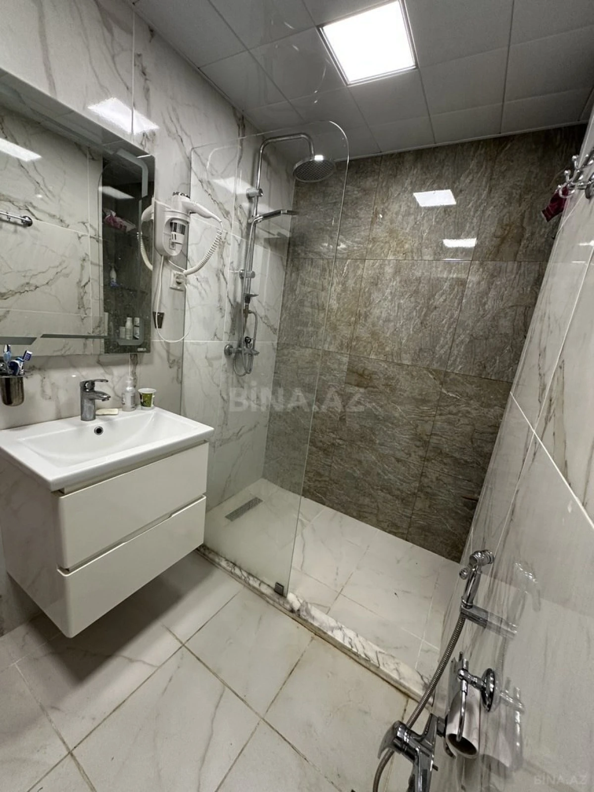 Satılır 4 otaqlı həyət evi 200 m²