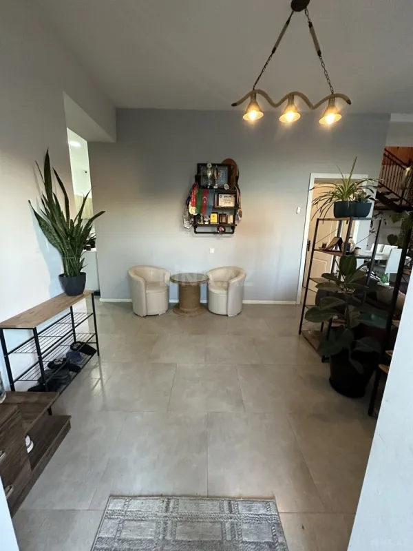 Satılır 4 otaqlı həyət evi 200 m²