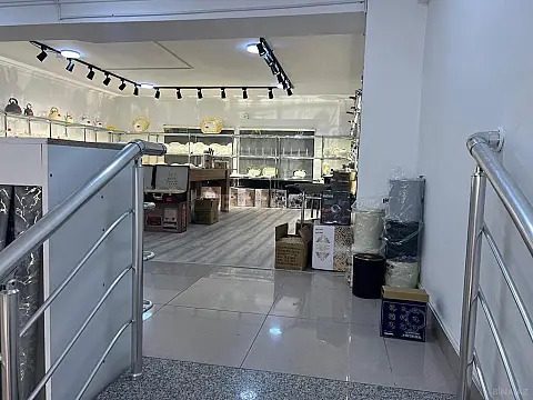 Satılır obyekt 225 m²