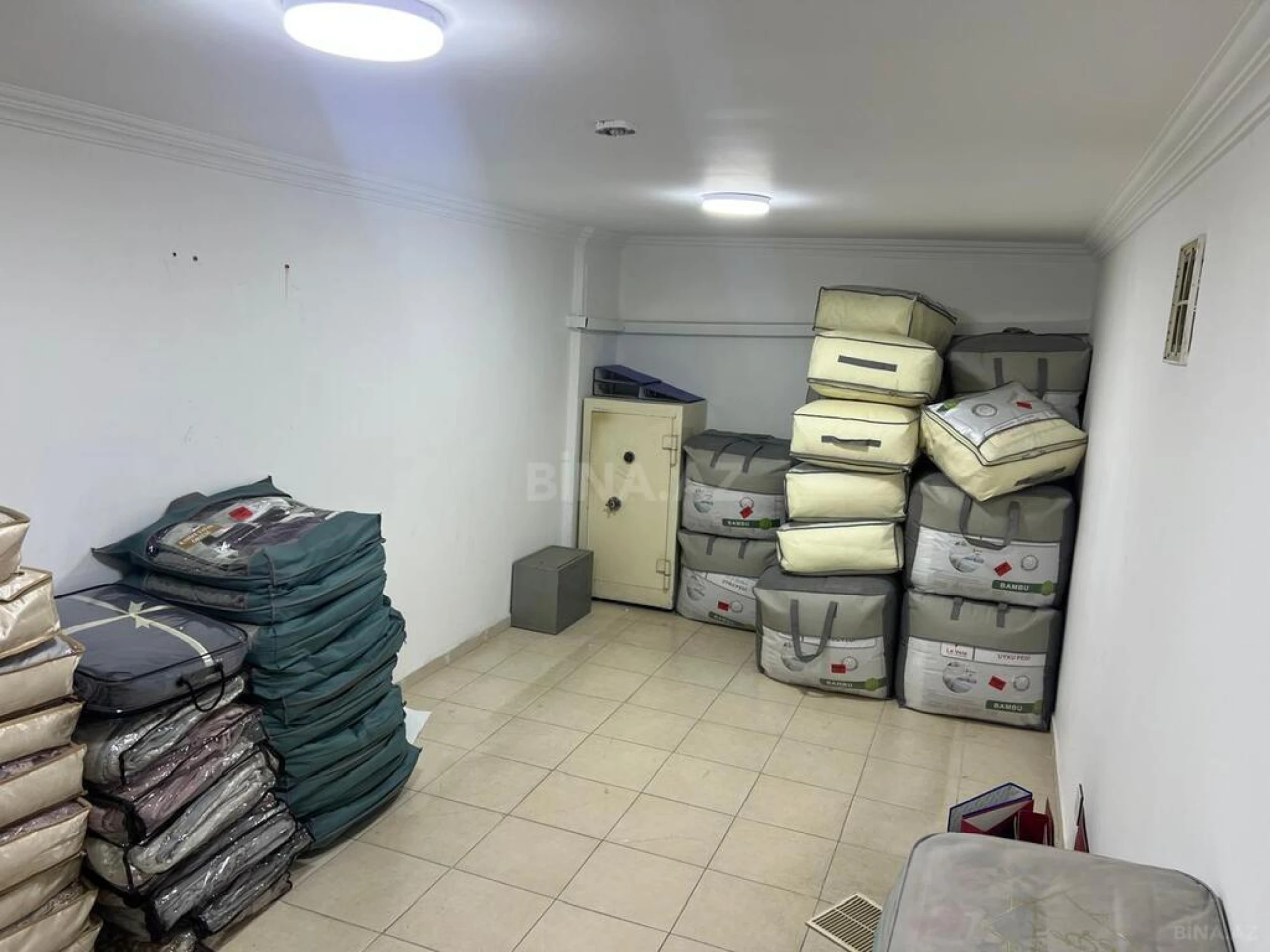 Satılır obyekt 225 m²