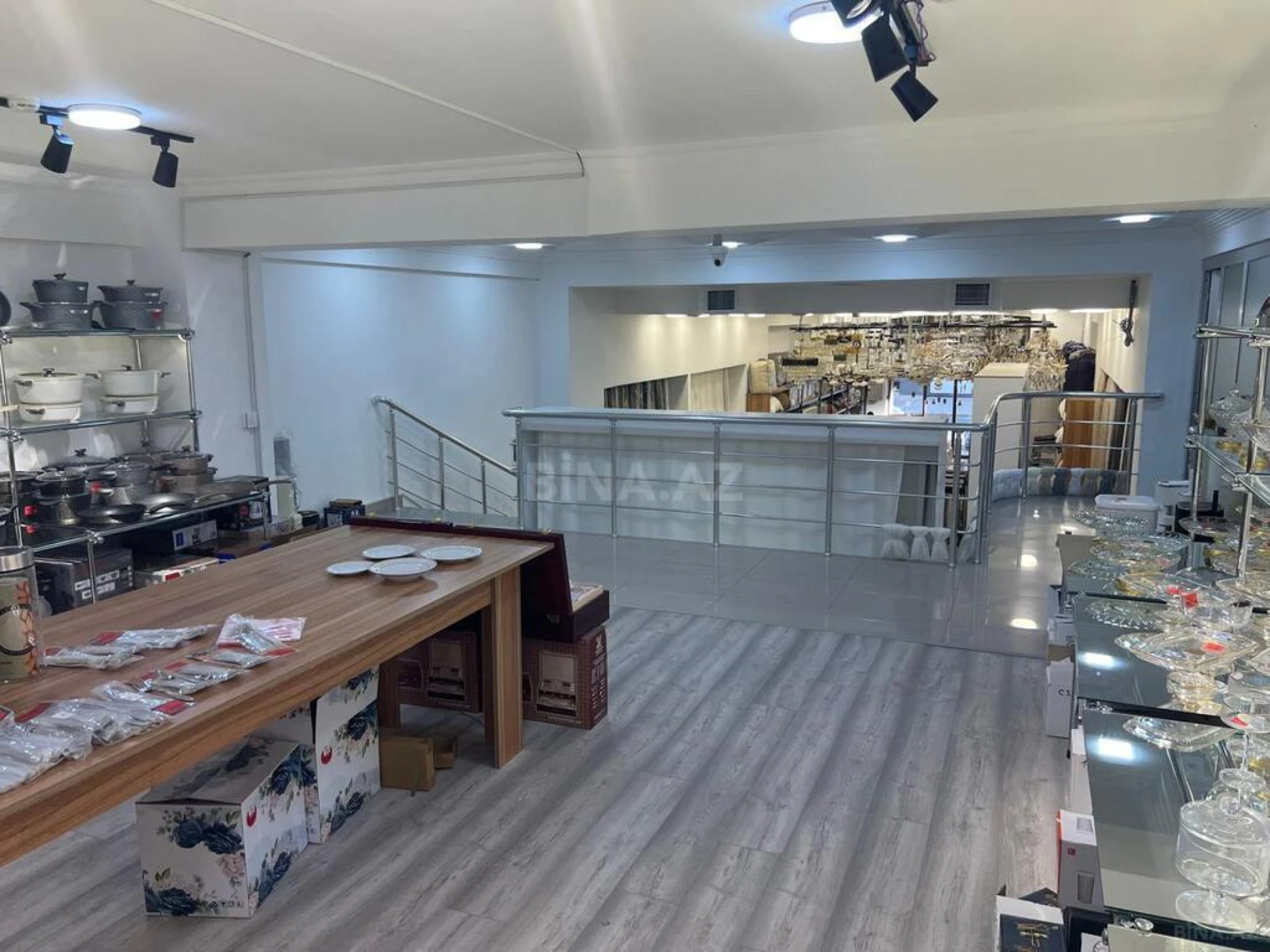 Satılır obyekt 225 m²